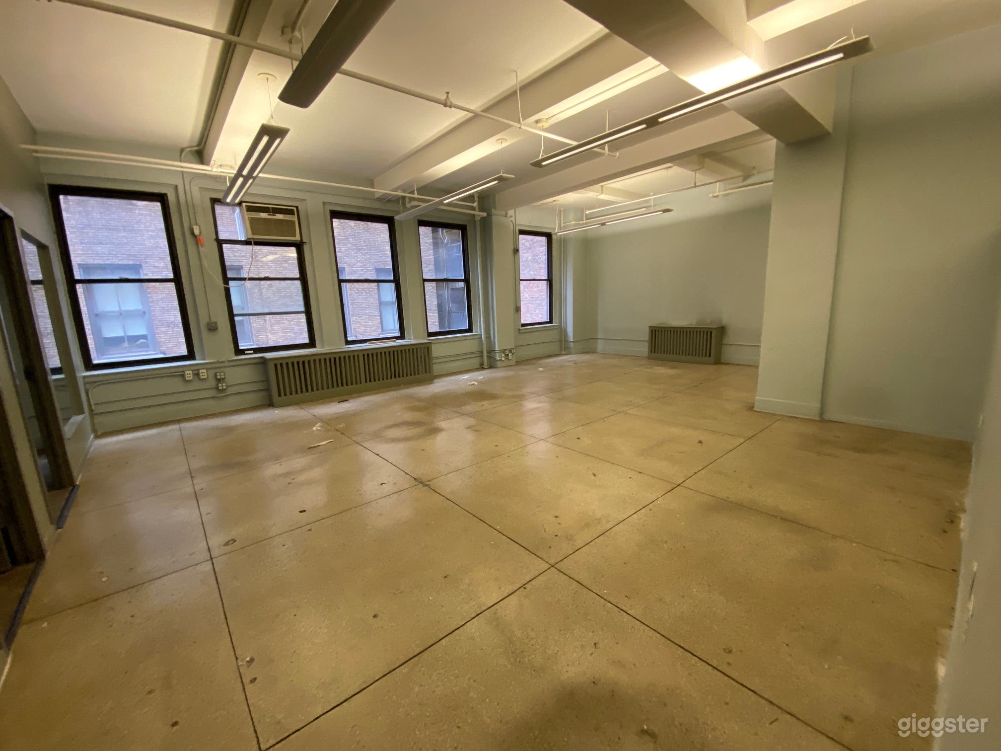 *Studio space in midtown near all trains and Penn! Photo 1