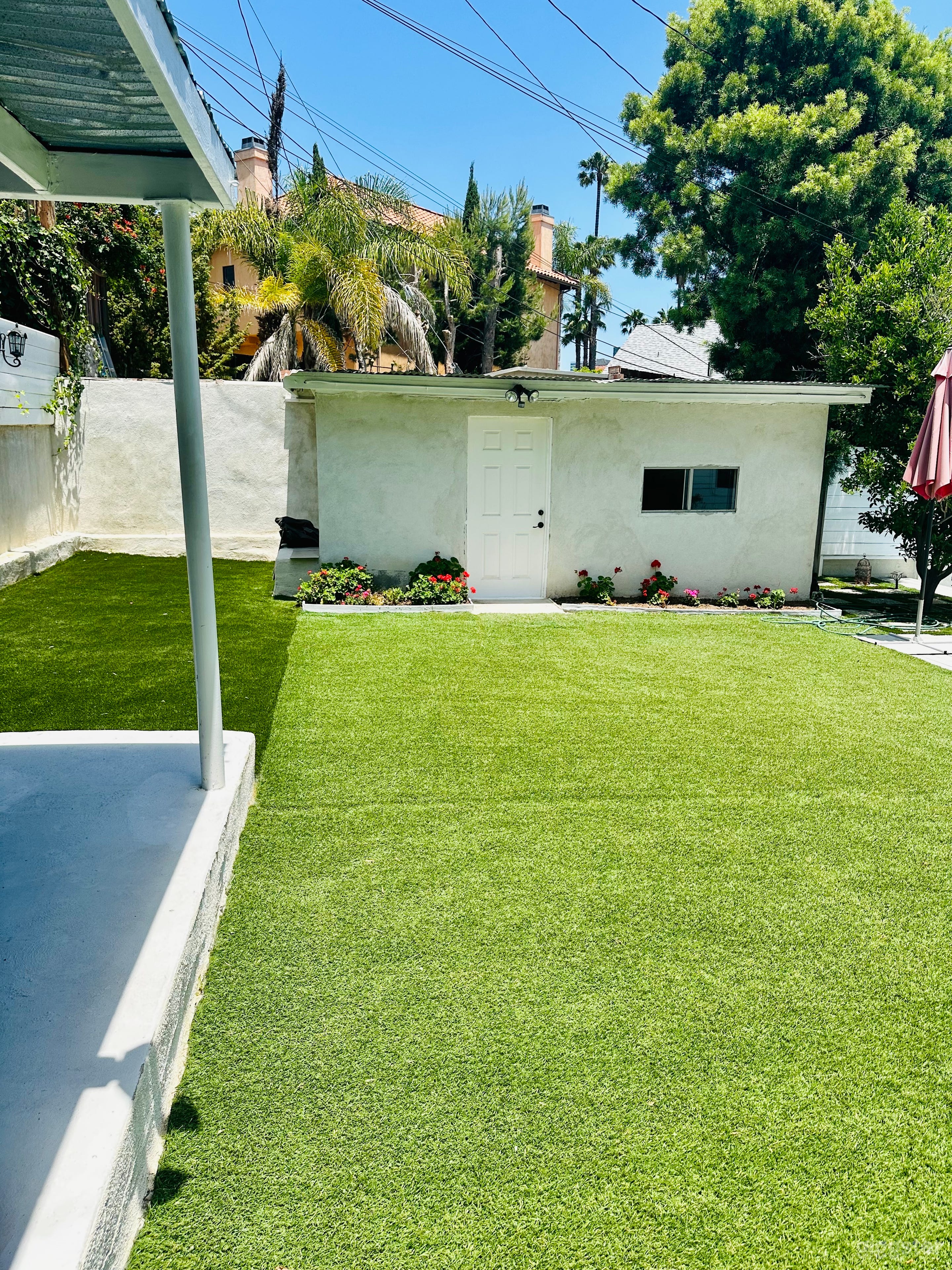 Beverly Hills Contemporary Home with Stunning Yard Photo 4