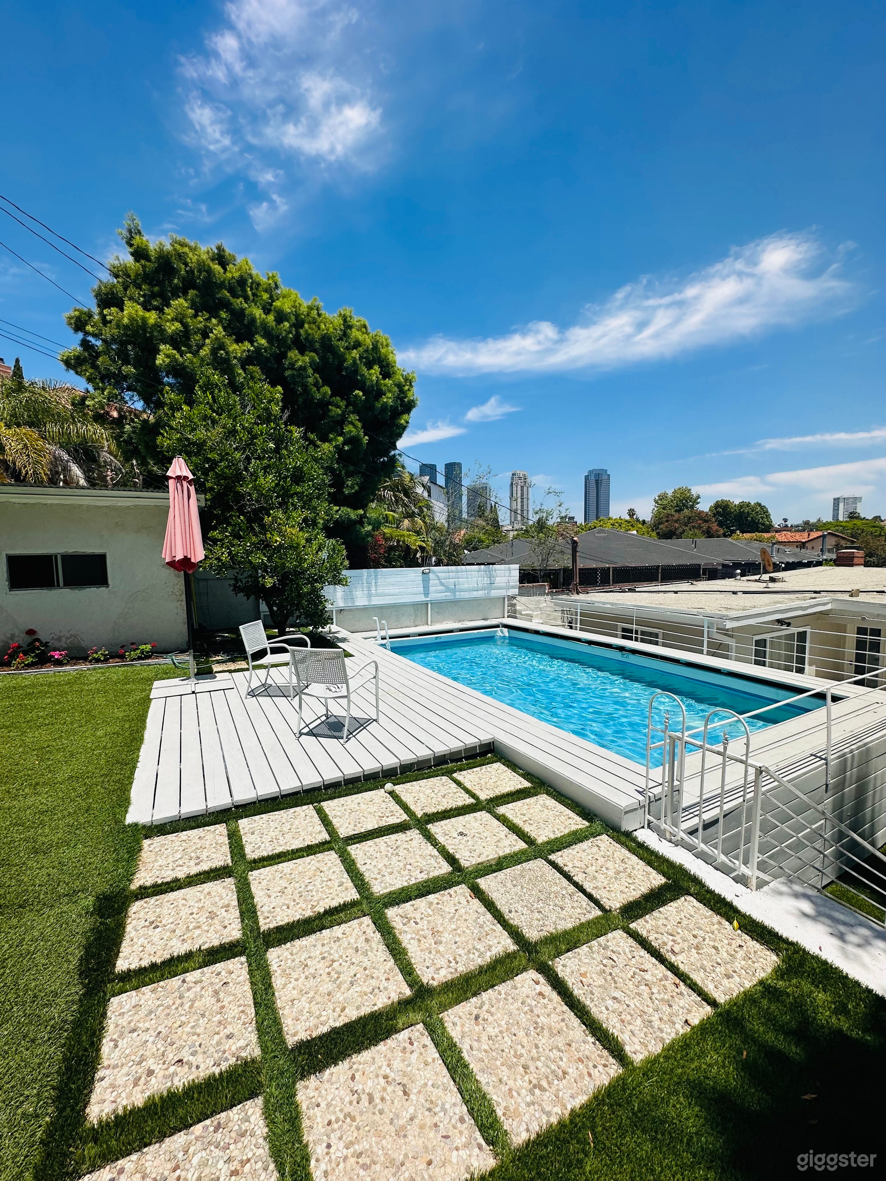 Beverly Hills Contemporary Home with Stunning Yard Photo 1