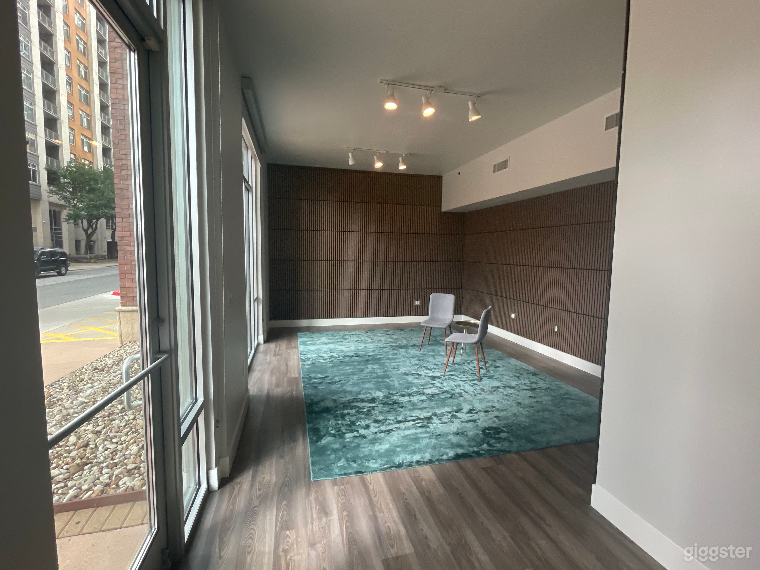 Natural wooden floors or carpet. Users can make use of carpet or remove it. 