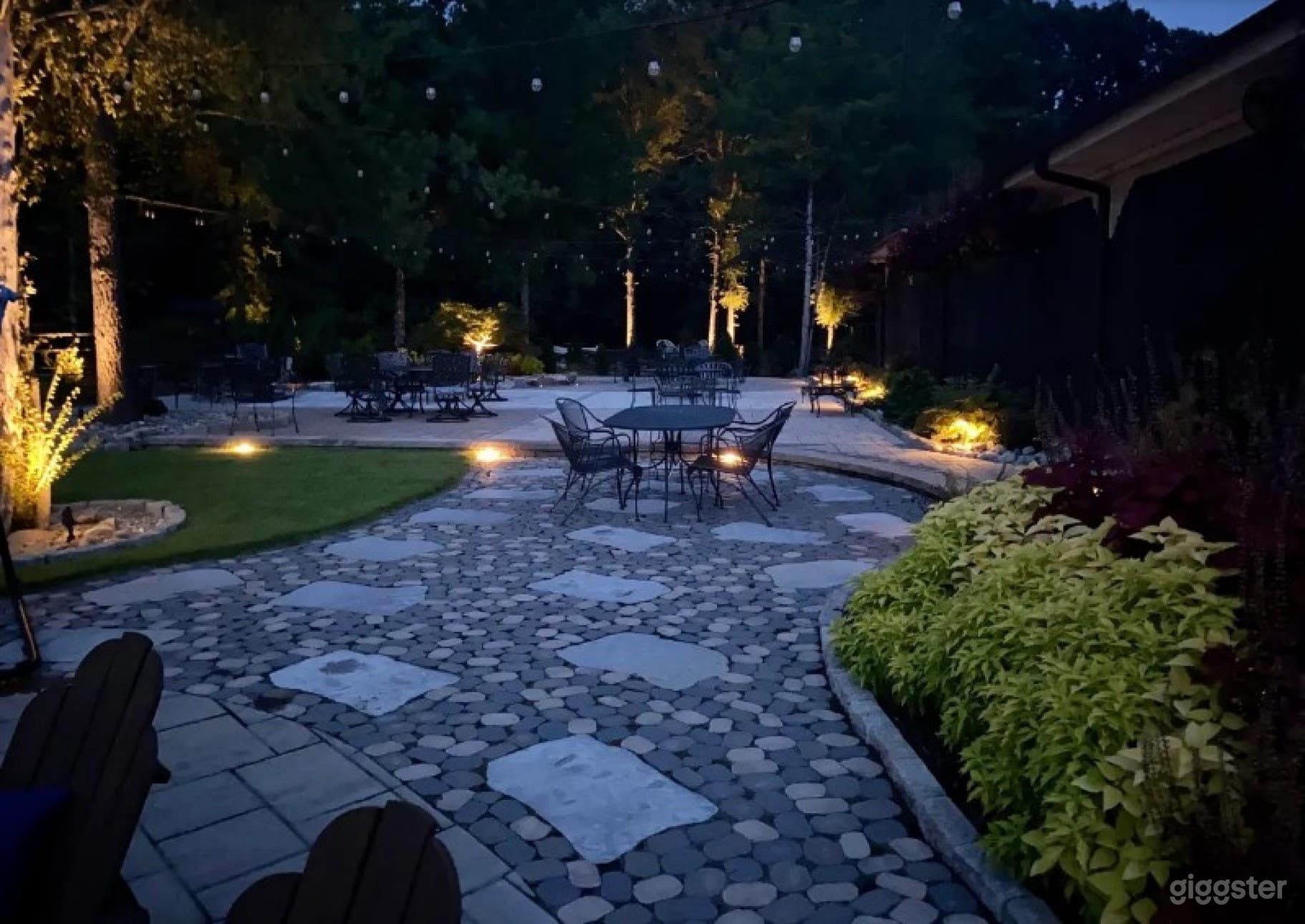 Modern Barn With Patio And Apartment In Rustic Theme (Full Buy Out) Photo 4