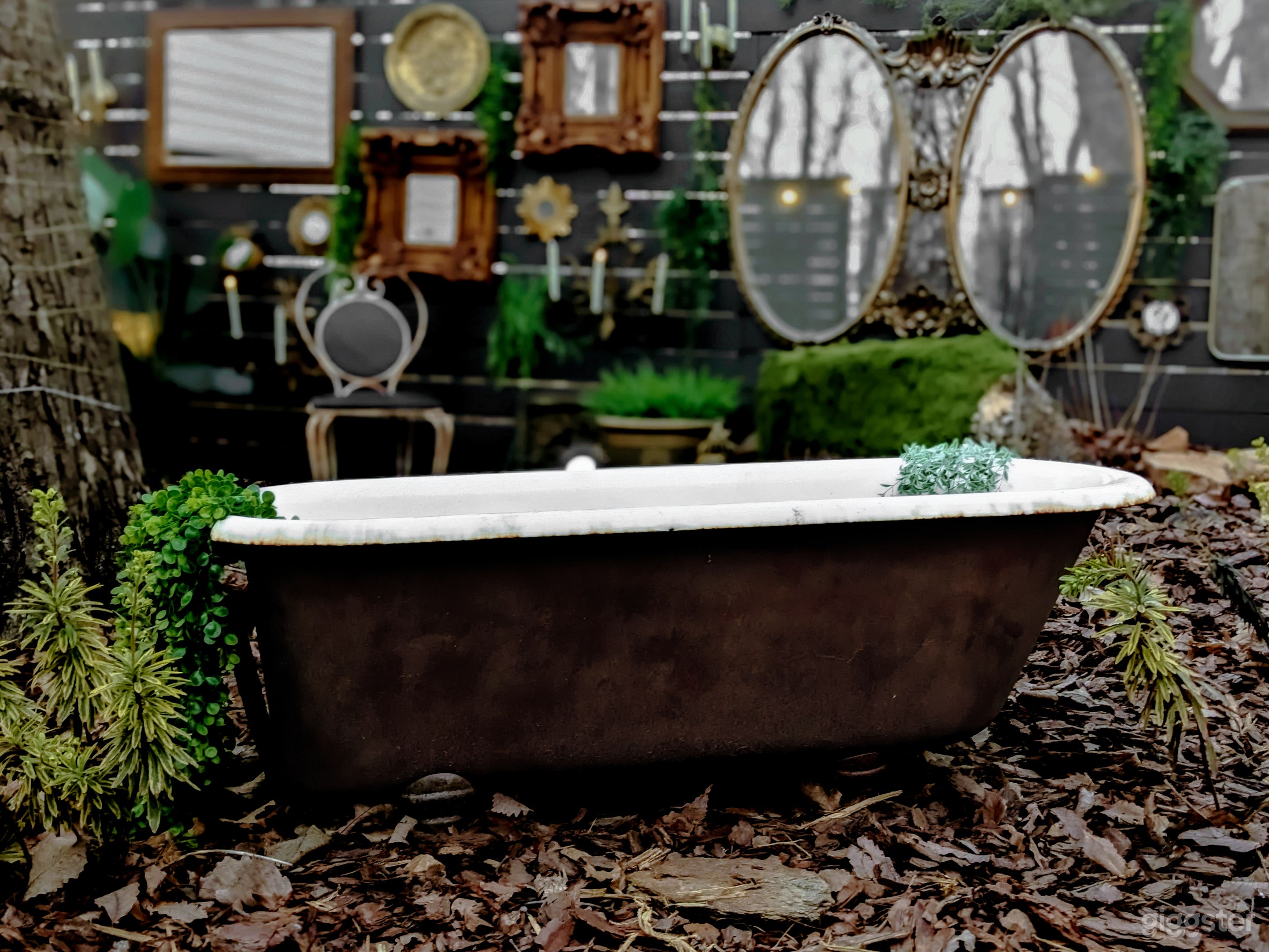 Secret Garden Tub