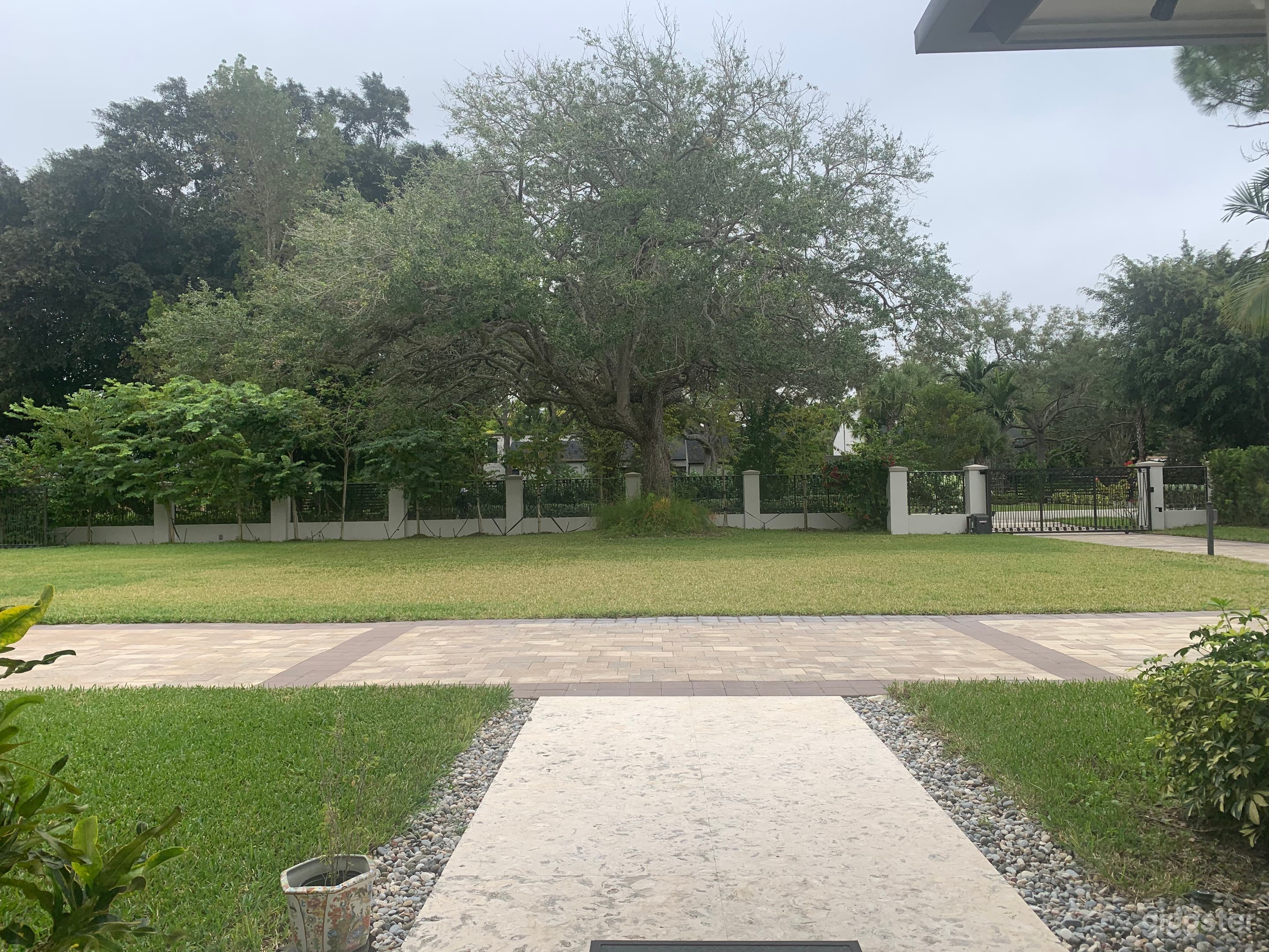 Perfect Location in Pinecrest Photo 2