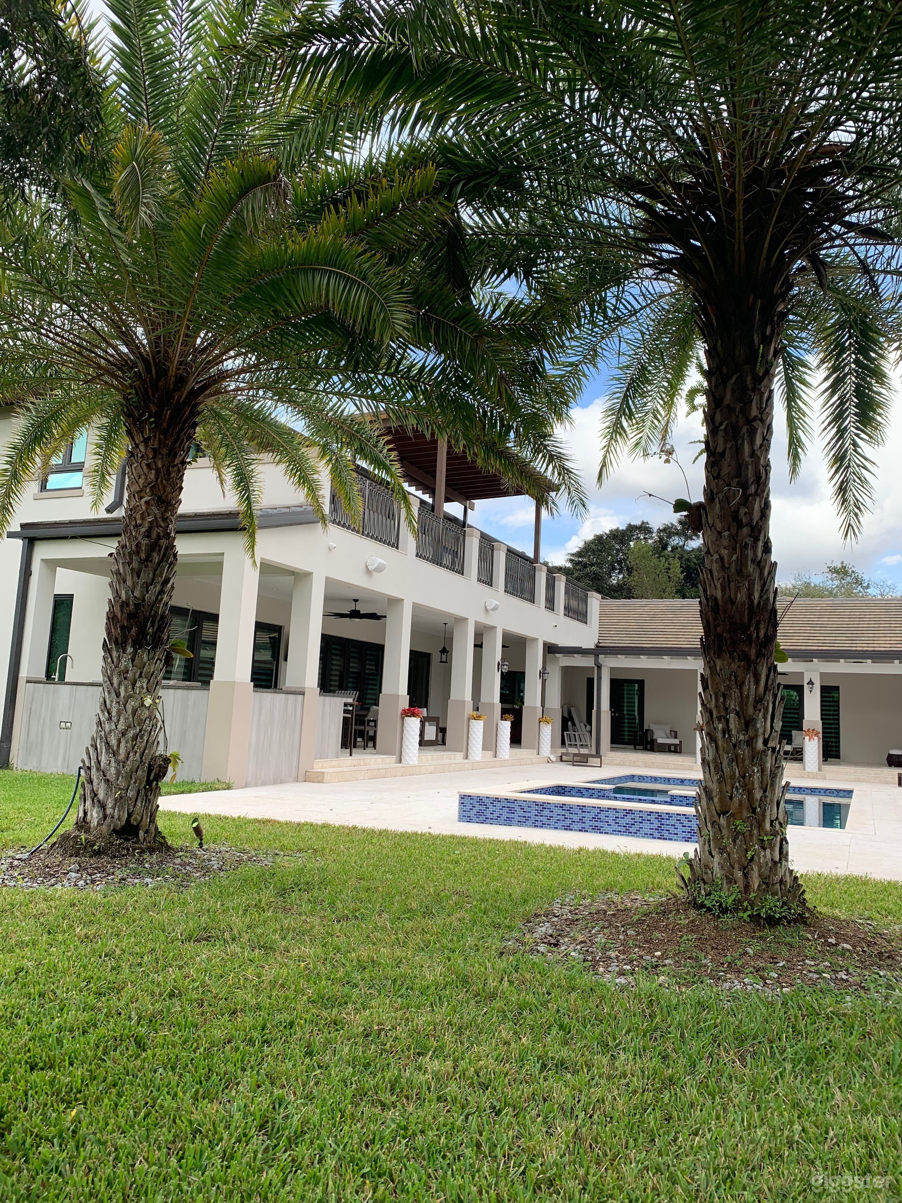 Perfect Location in Pinecrest Photo 4