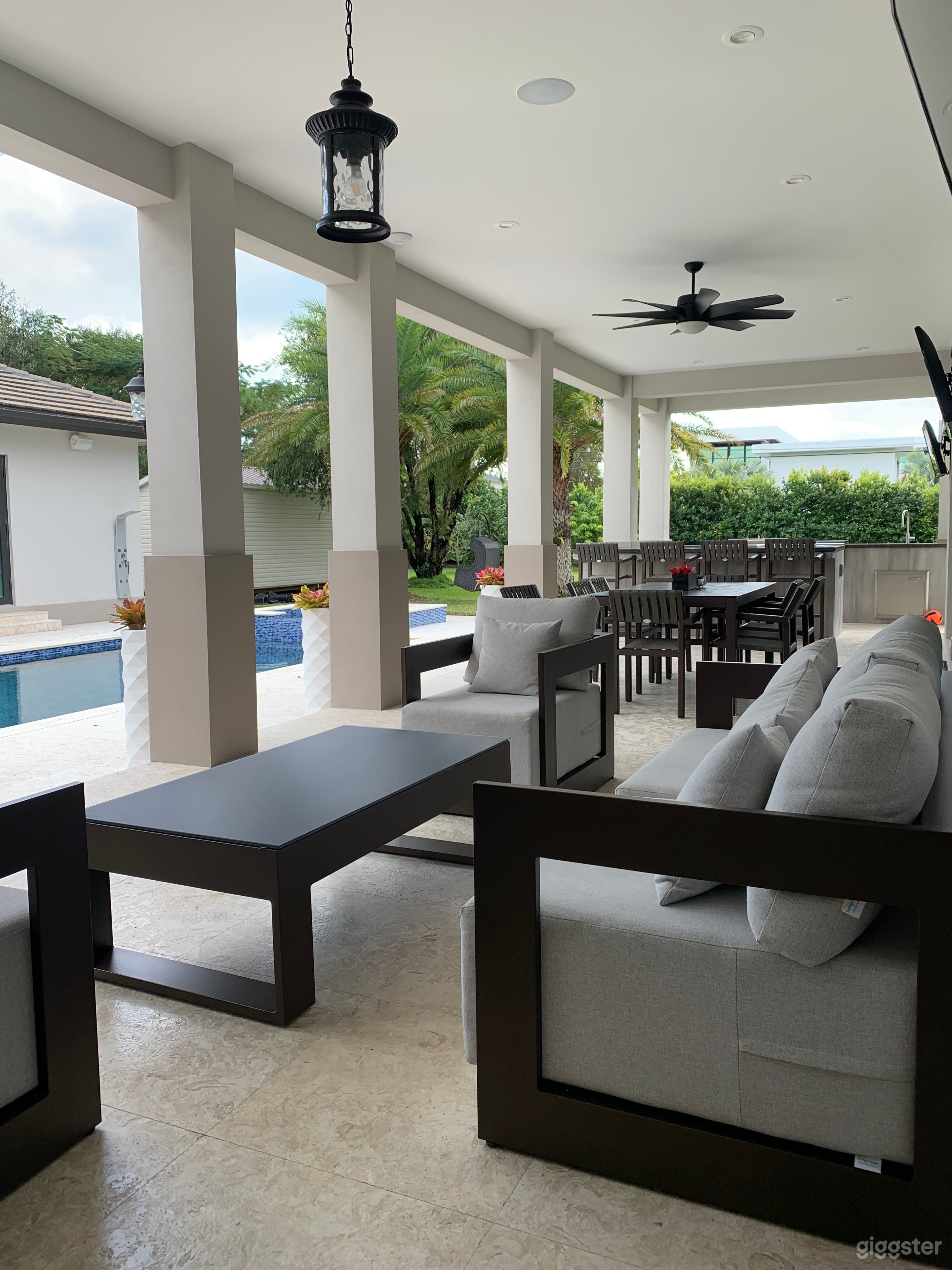 Perfect Location in Pinecrest Photo 3