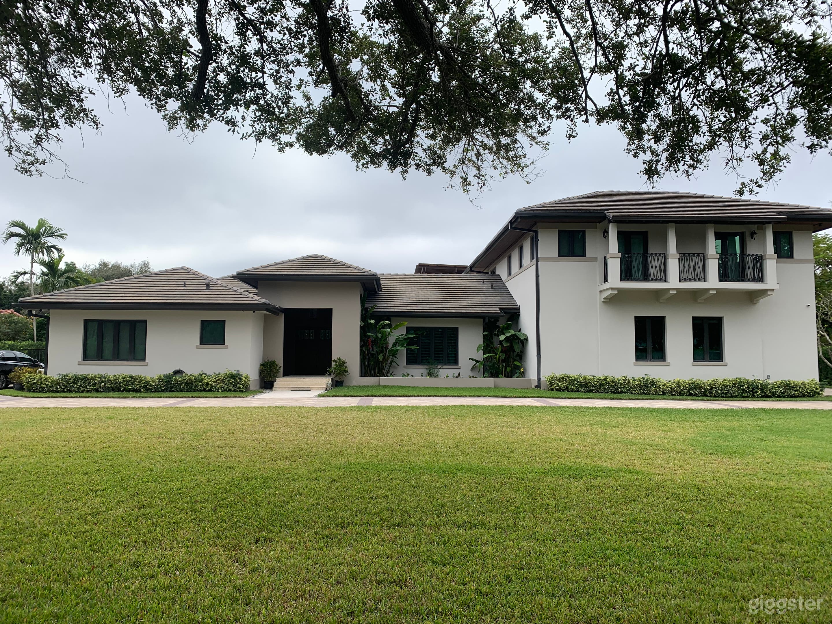 Perfect Location in Pinecrest Photo 1