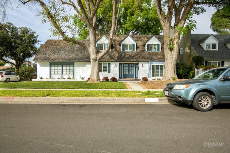  Cape Cod/Americana Home in SF Valley 