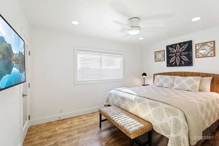  Upstairs 1st king bedroom 