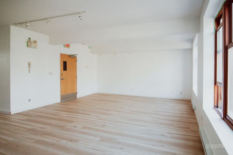  Charming Creation + Photo Studio 