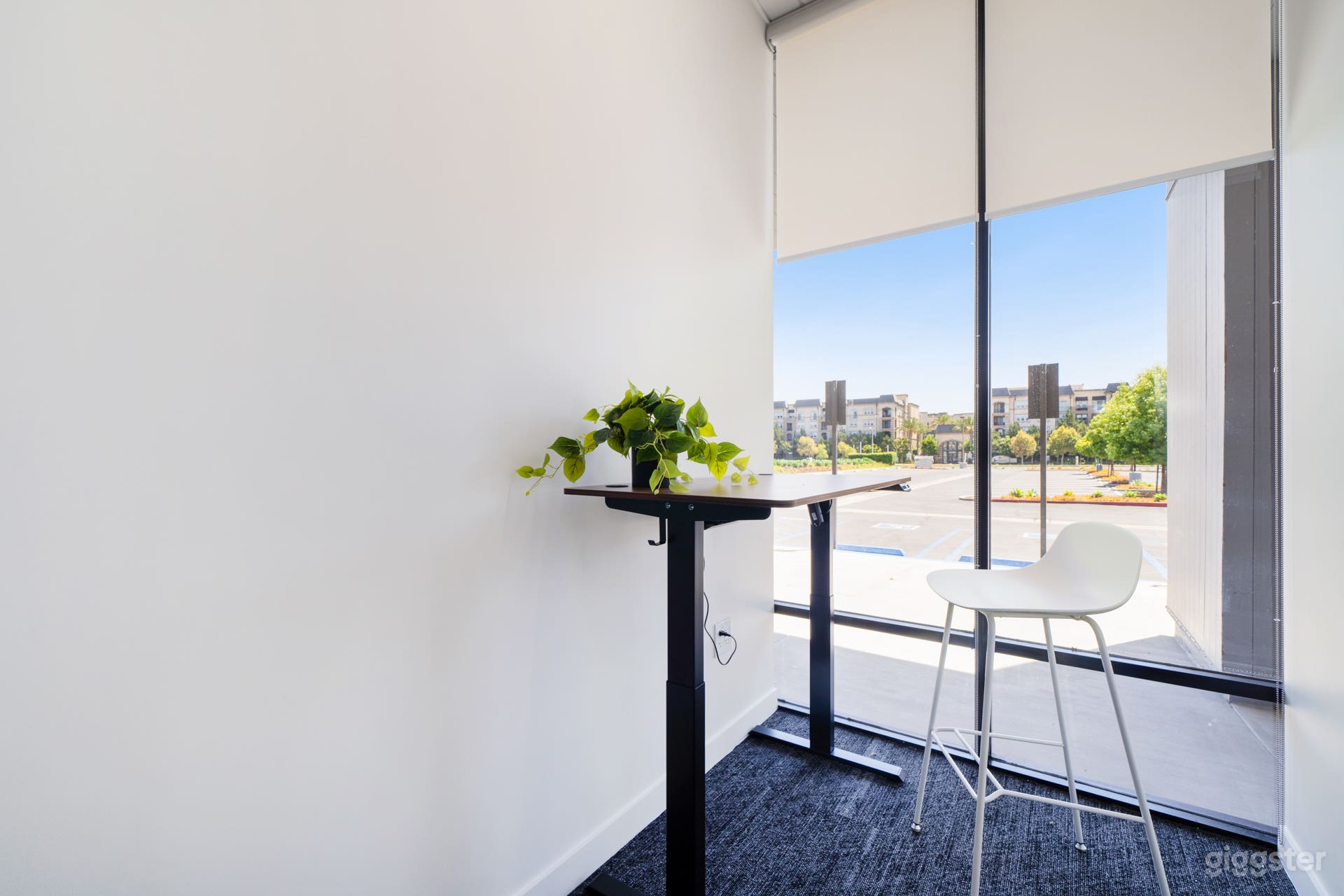 1-Person Office Photo 1