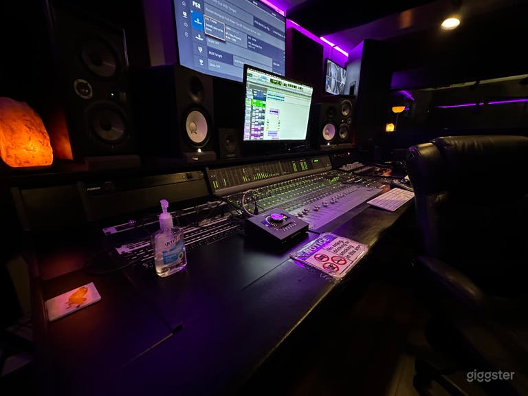  Come record where the Stars create hits! 