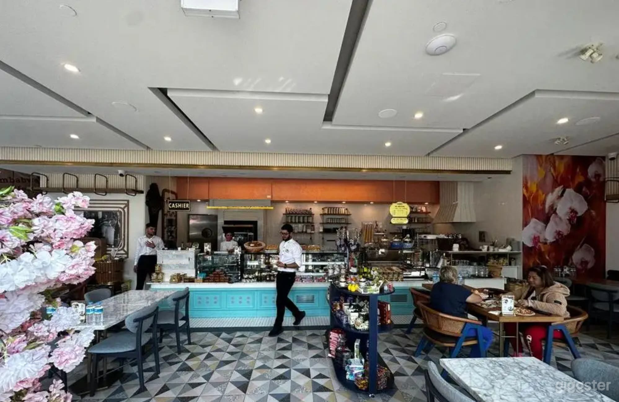 Stylish &amp; Production-Friendly Restaurant Don-Mills Photo 4