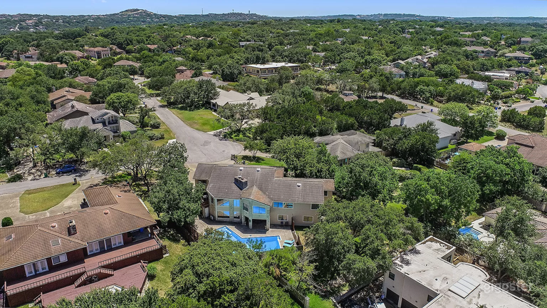  Sparkling Diving Pool with Covered Patio 
