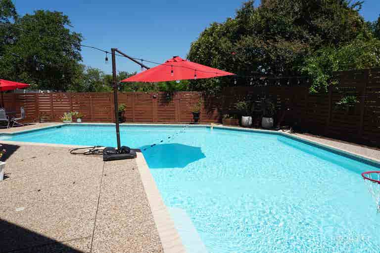  Sparkling Diving Pool with Covered Patio 