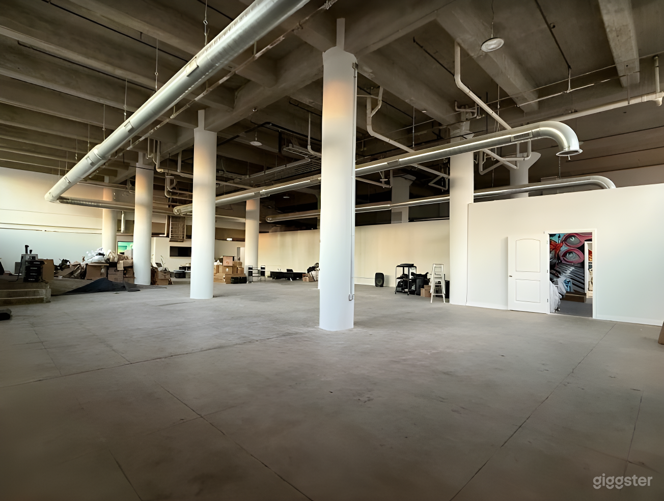Warehouse Studio Photo 4
