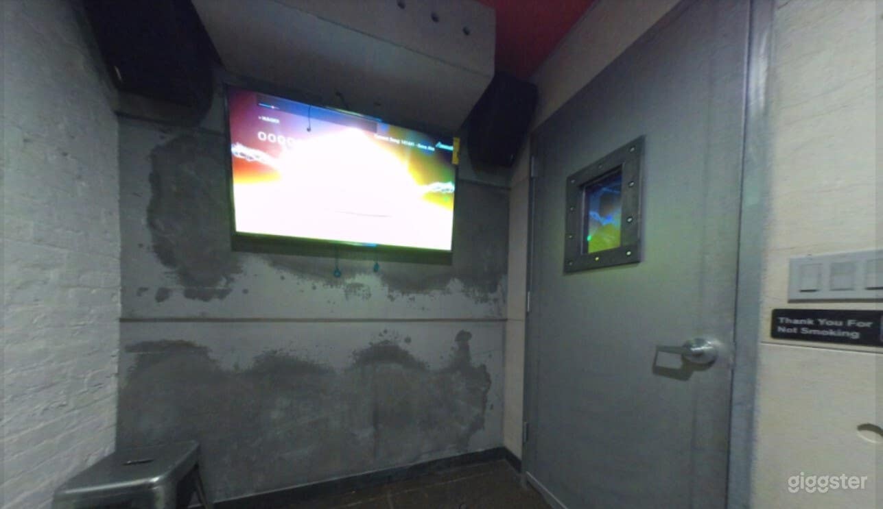 THE PIN-UP ROOM Photo 4