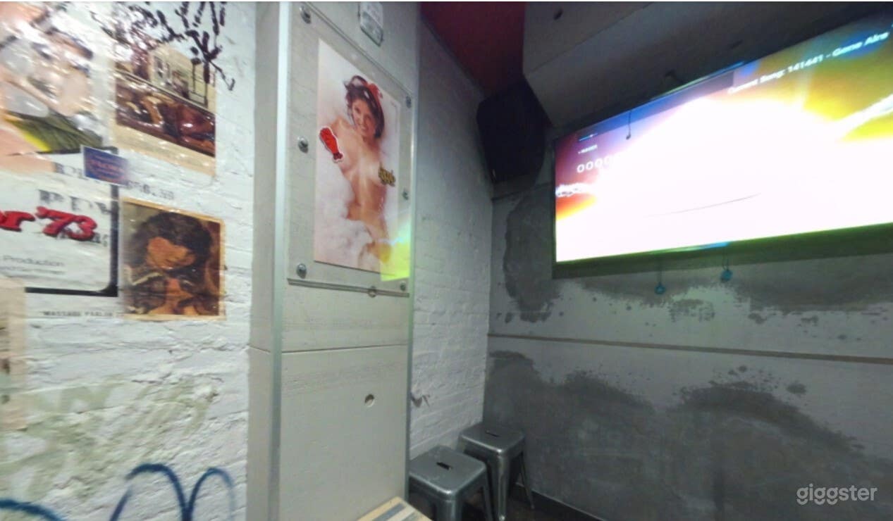 THE PIN-UP ROOM Photo 3