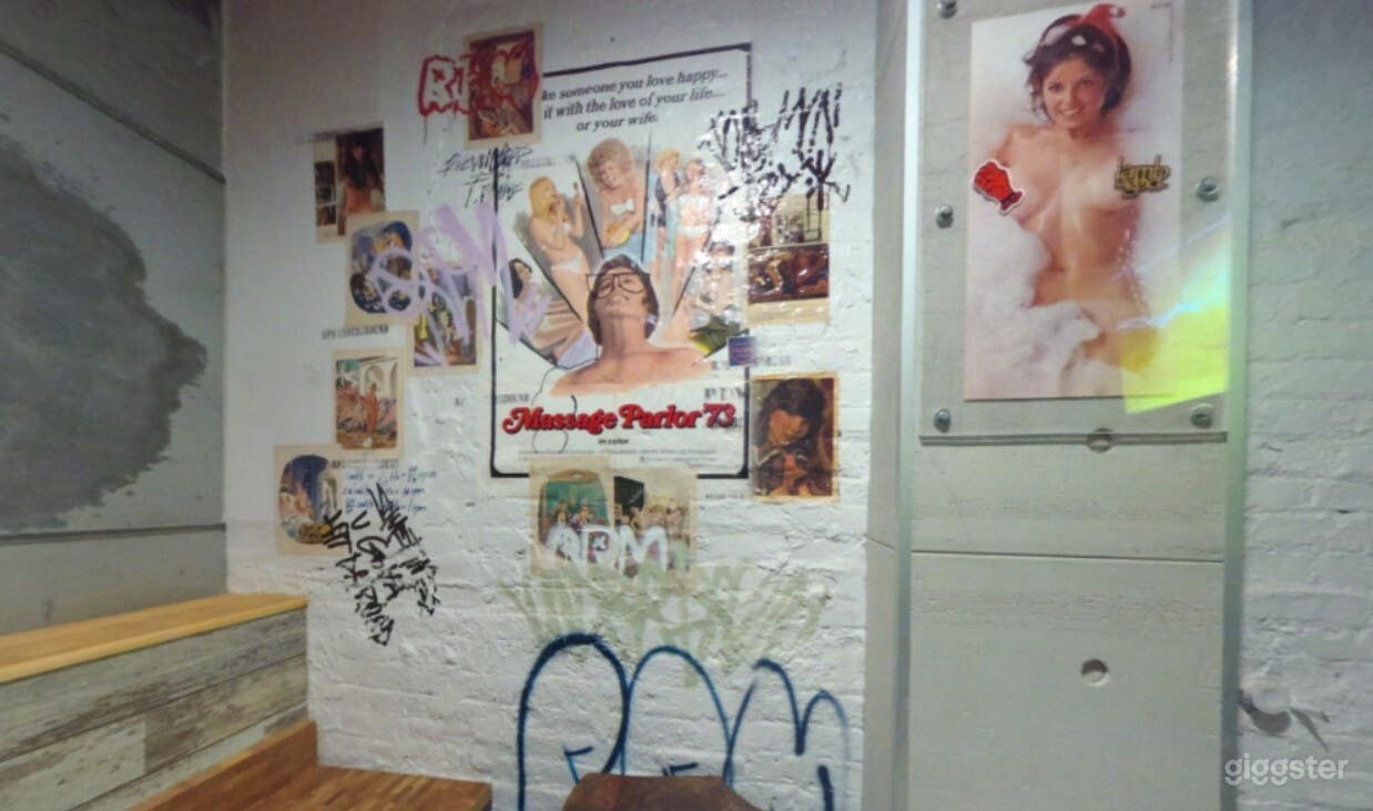 THE PIN-UP ROOM Photo 2