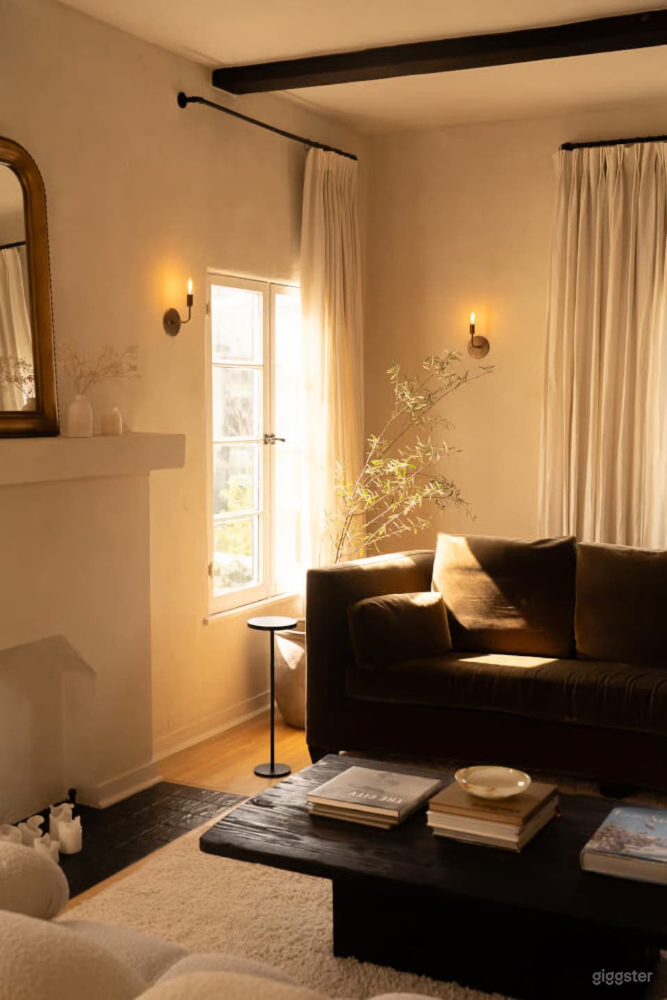 Light-Filled 1920's Designer Condo in Miracle Mile Photo 1