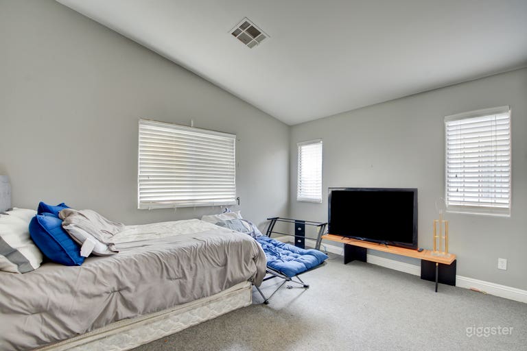  Close to Strip / Center of Town 