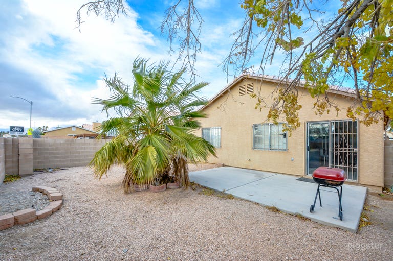  Close to Strip / Center of Town 