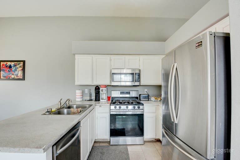  Close to Strip / Center of Town 