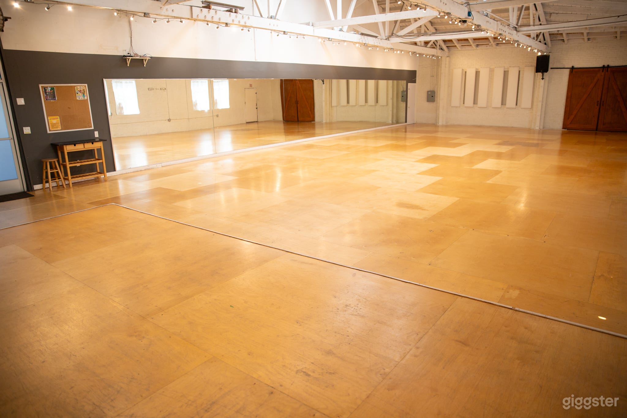 Warehouse Studio w/Stage, Brick Walls &amp;Wood Floors Photo 1