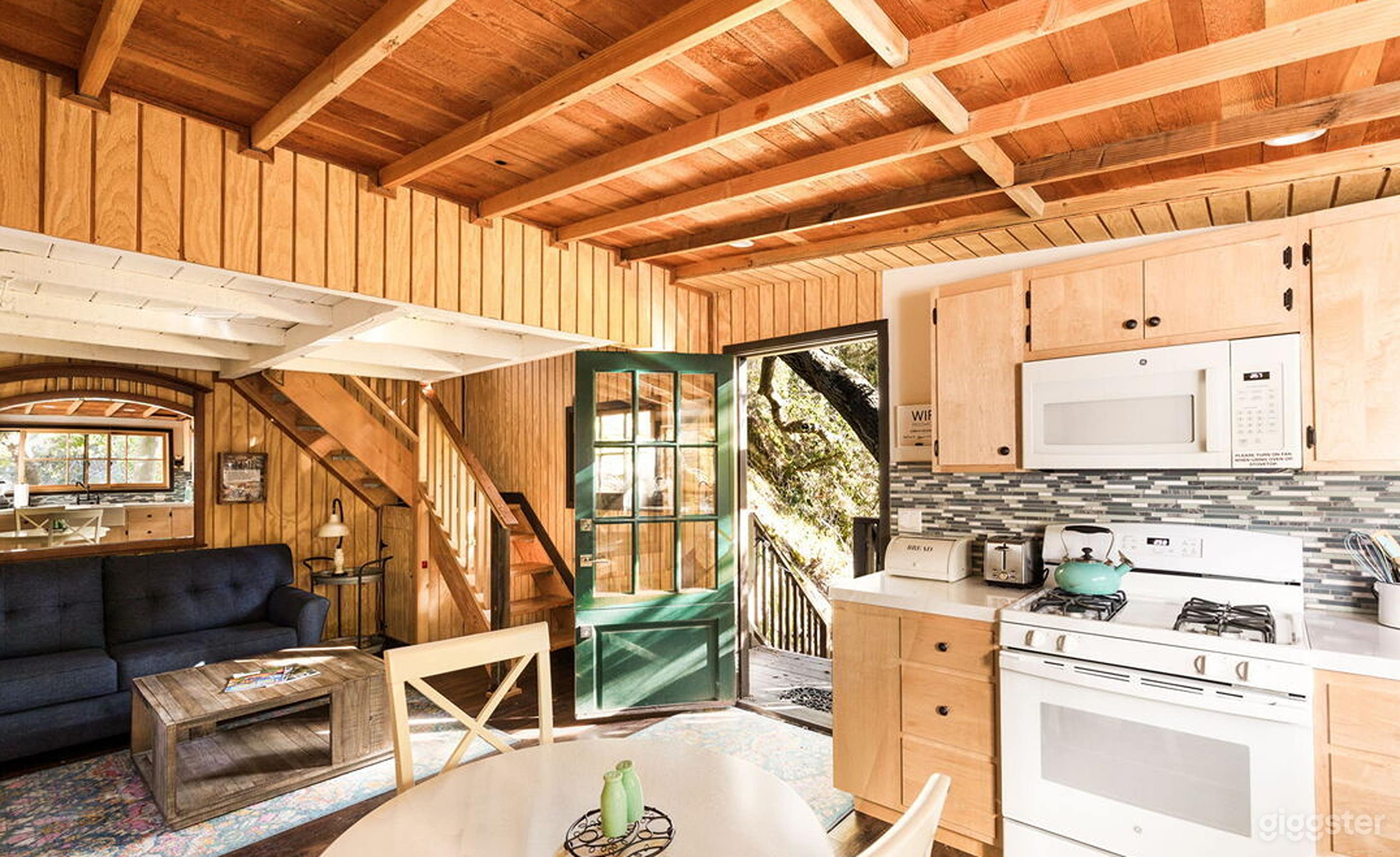 Private Upstairs Studio with Kitchen & Bedroom Photo 1