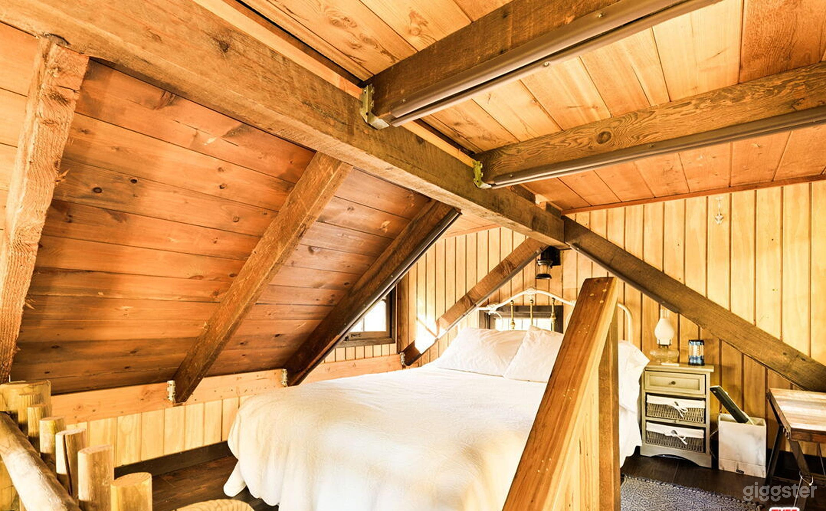 Private Upstairs Studio with Kitchen & Bedroom Photo 2