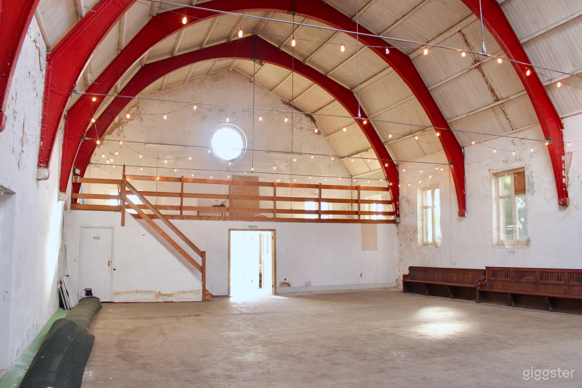 Rustic, Open Plan Studio Photo 1