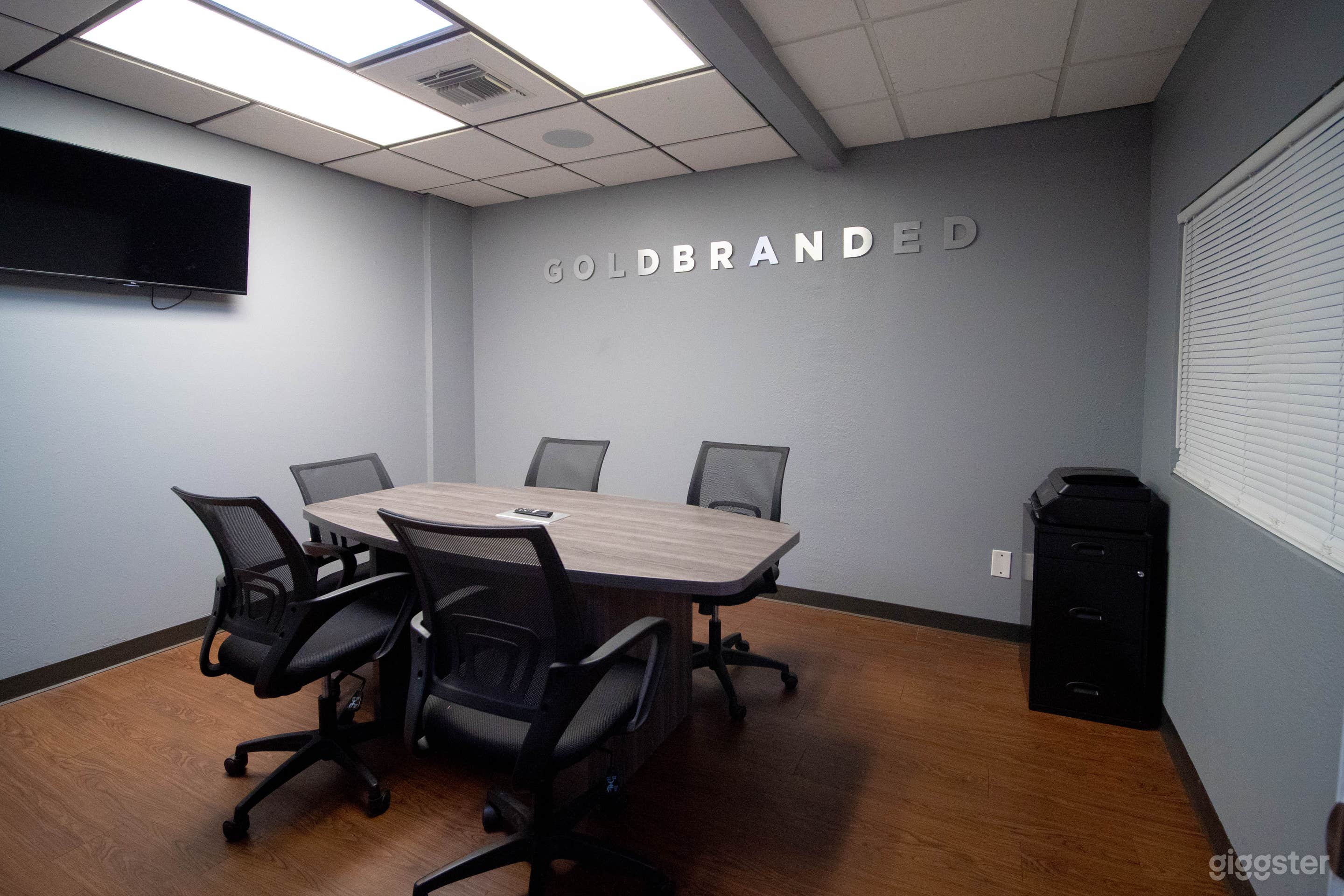  Comfy Conference Room for 6 Persons  Photo 1