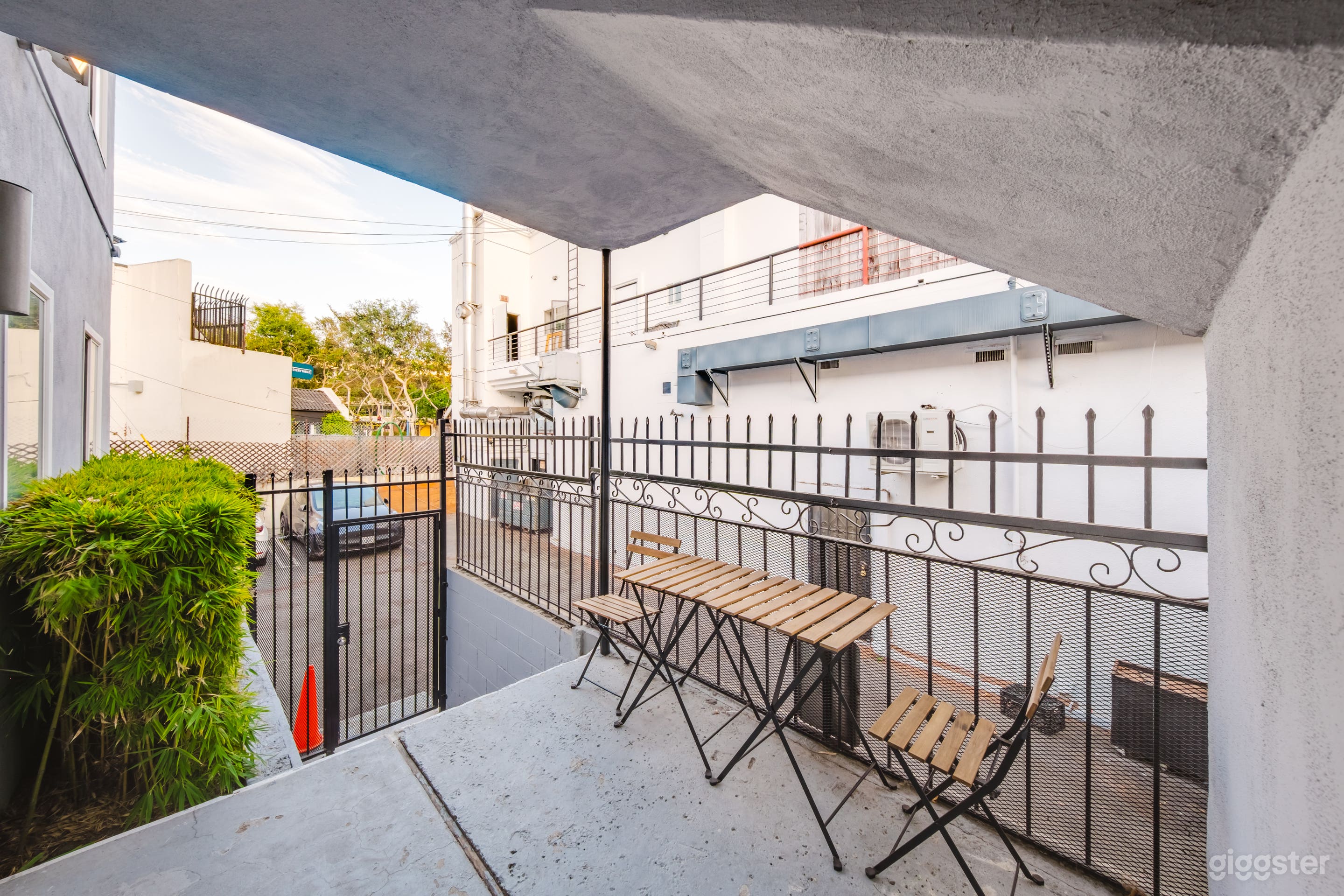 BOUGAINVILLEA ALLEY APARTMENT, IRON & GREY Photo 3