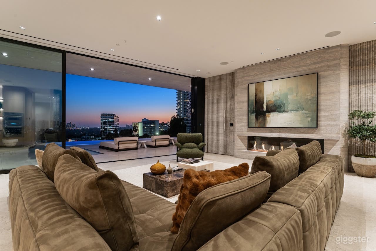 Never Filmed Hollywood Hills Modern w/City -to- Ocean Views Photo 3