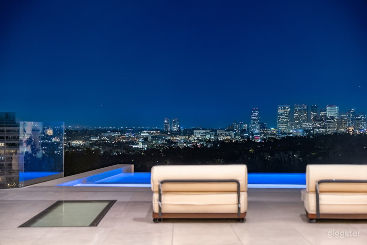 Never Filmed Hollywood Hills Modern w/City -to- Ocean Views Photo 4