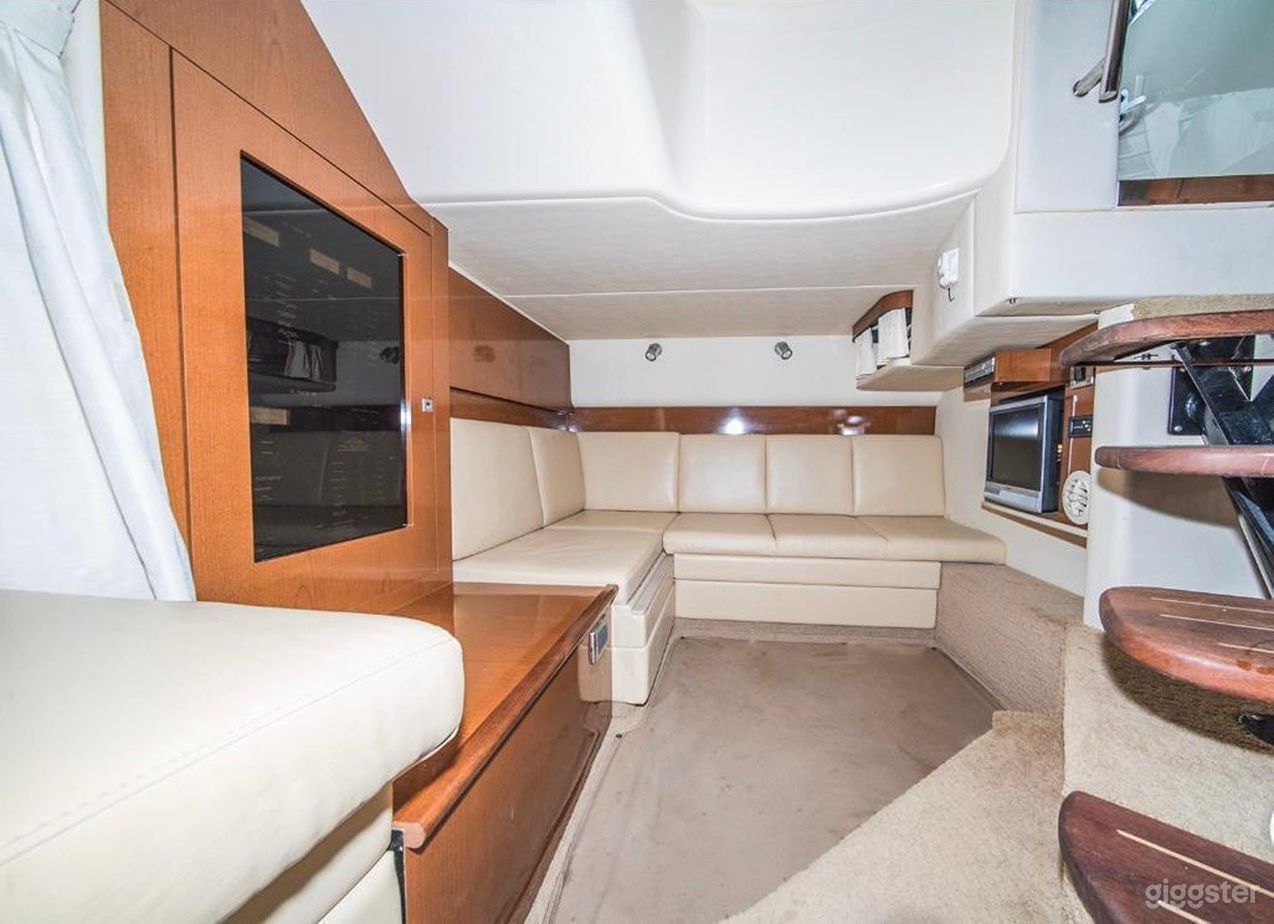 80' AZIMUT YACHT Photo 3