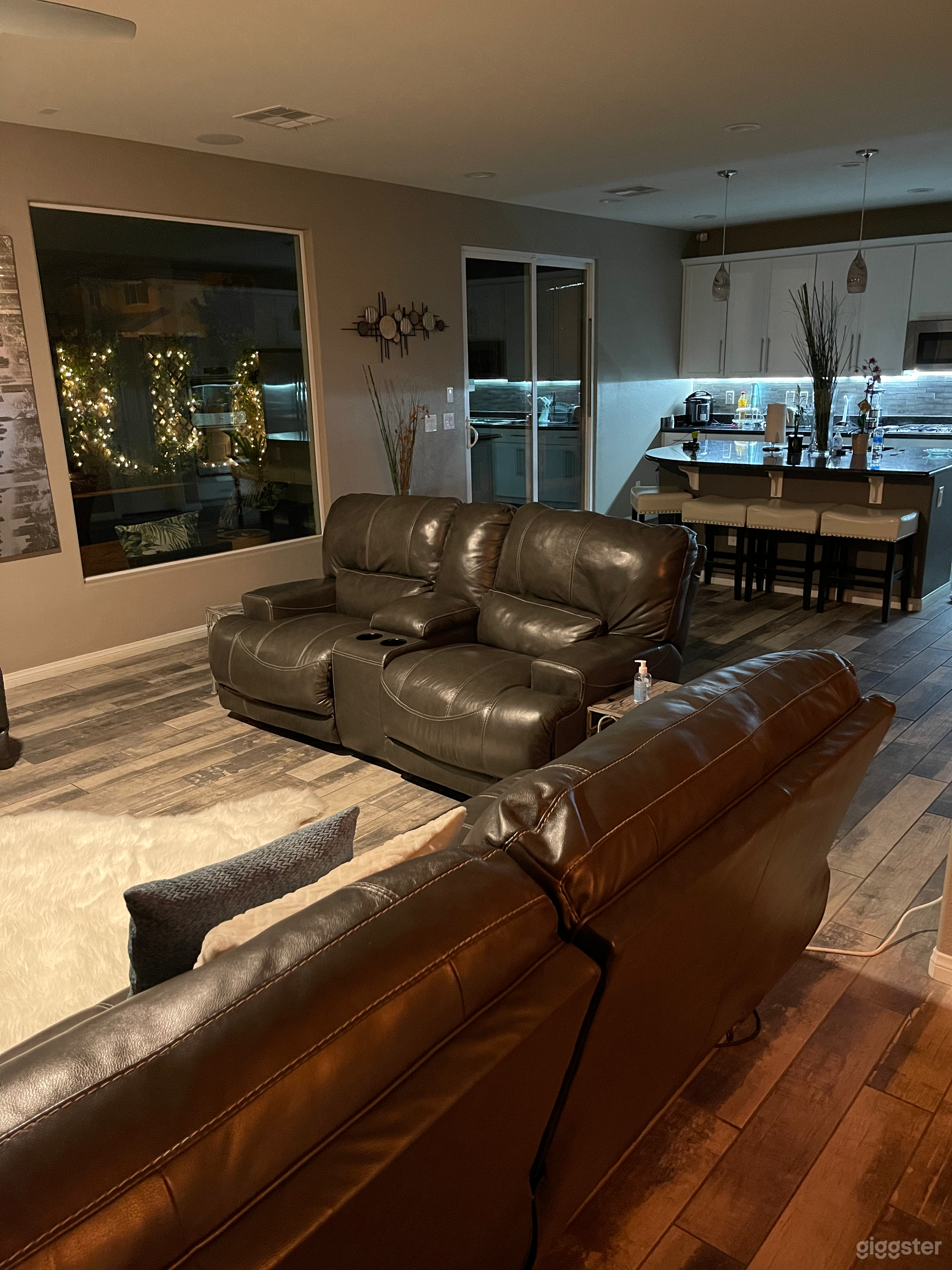 MODERN, LUXURY, NEW BUILD -  $750K Home  Photo 4