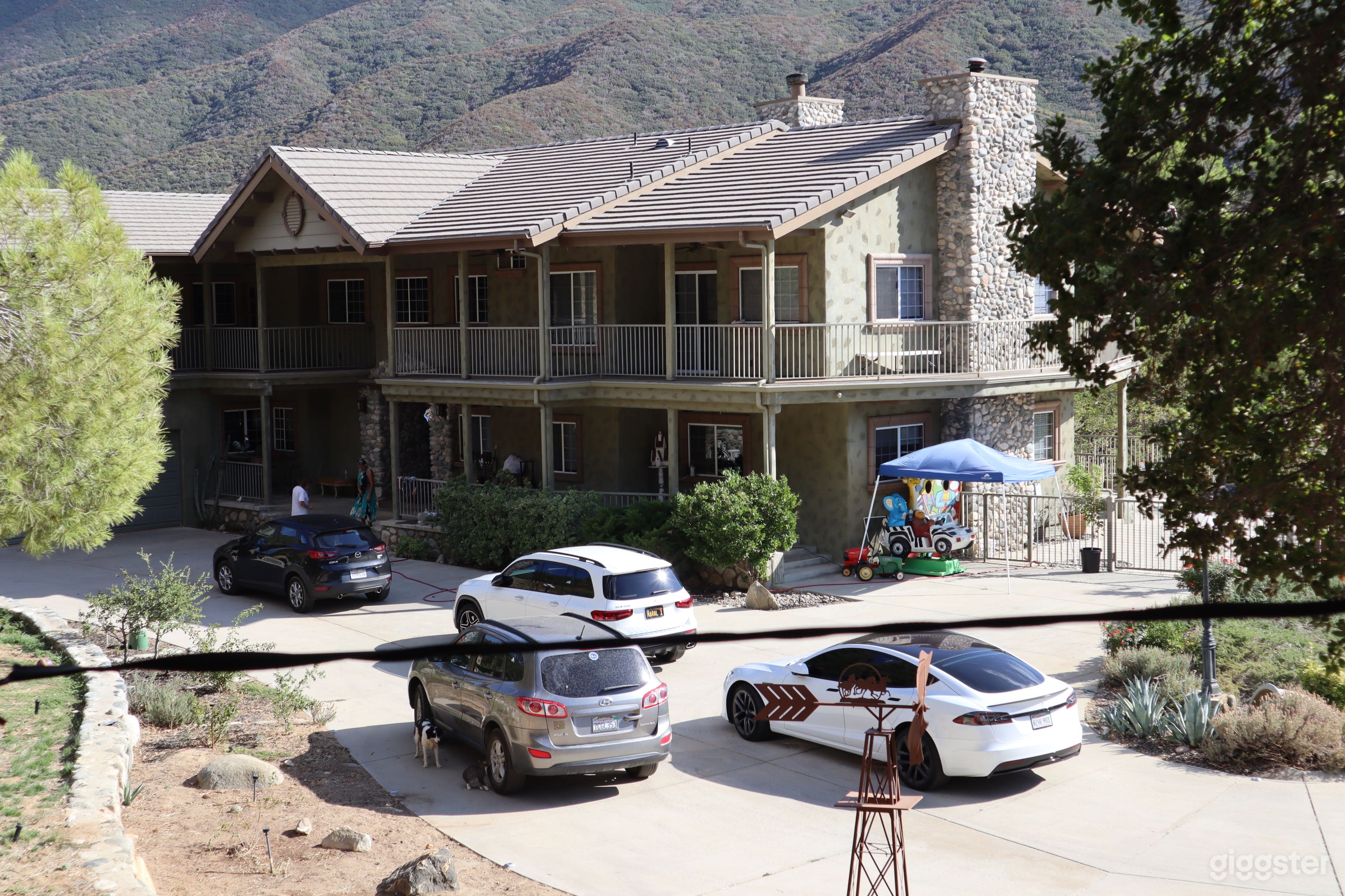 One of a kind luxury house/ Budget Friendly Photo 2