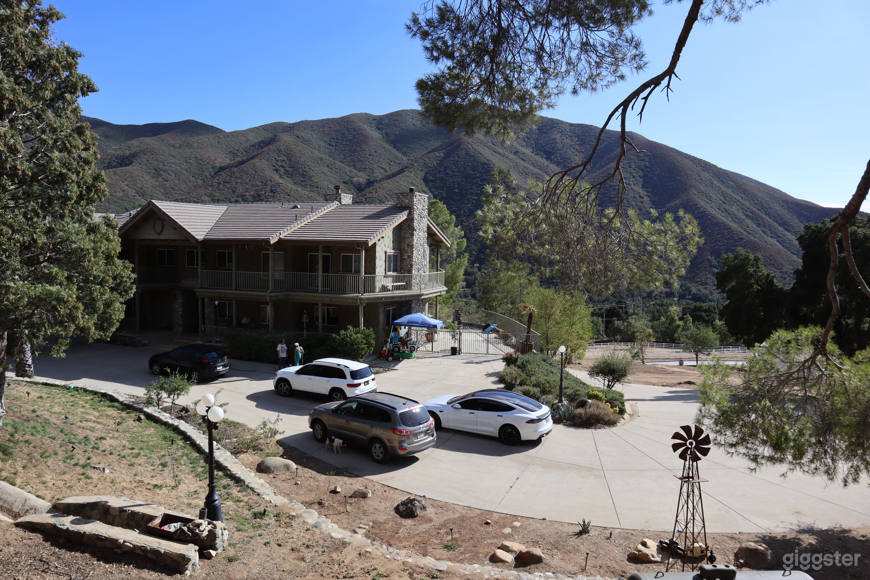 One of a kind luxury house/ Budget Friendly Photo 1