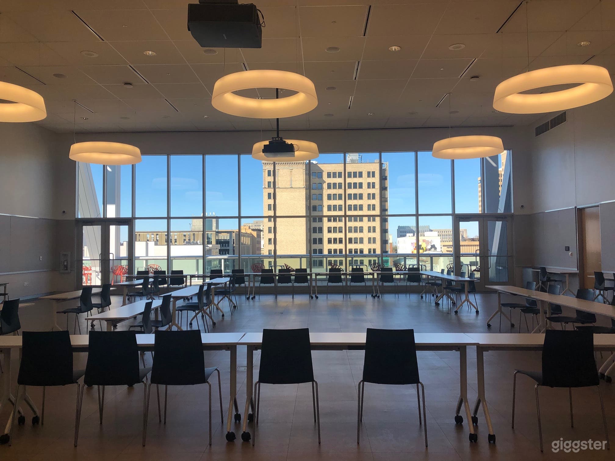 Spacious Library meeting Room for 200 people in River Center Branch Photo 2