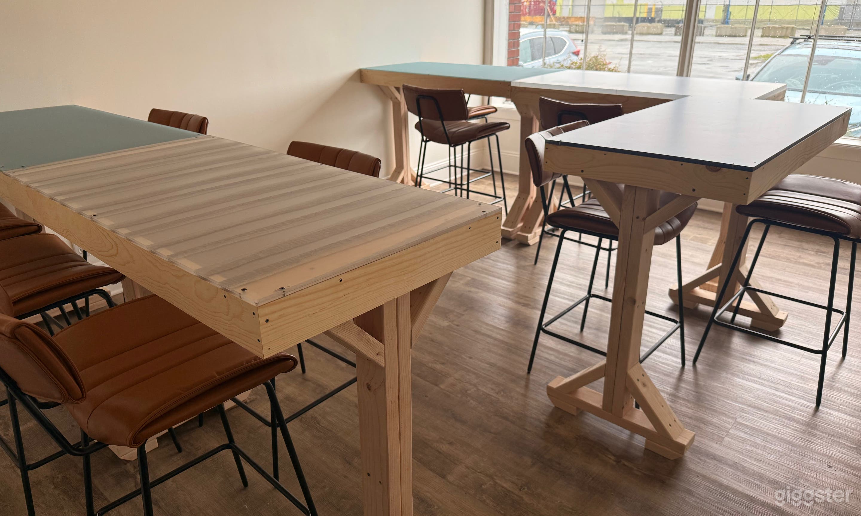 Daylit Meeting Room with High Ceilings Photo 3