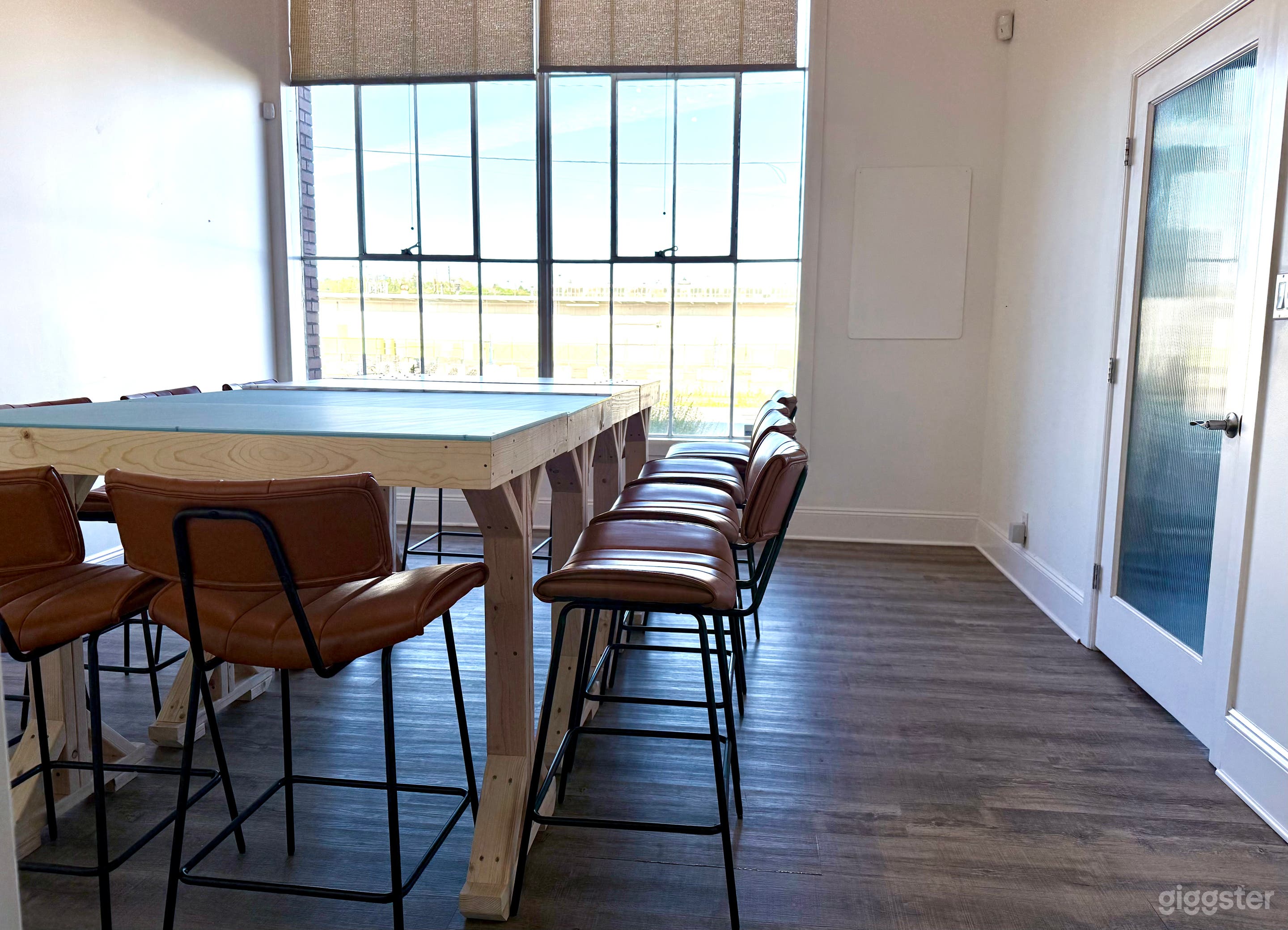 Daylit Meeting Room with High Ceilings Photo 1