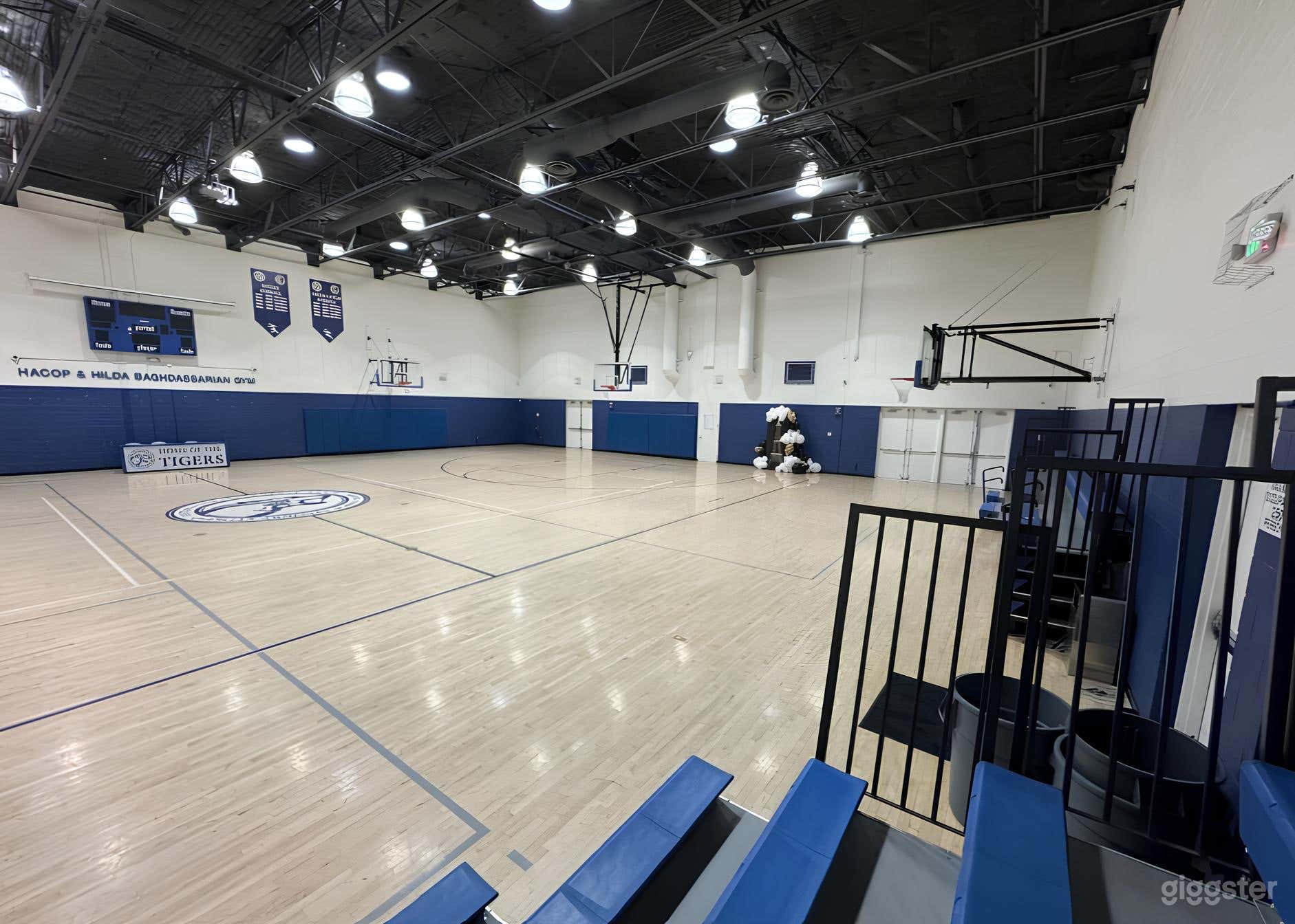Bright and Spacious Indoor Basketball Court Photo 3