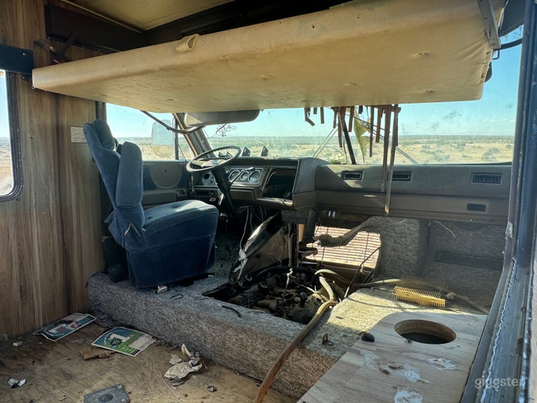  Abandoned Horror Bus – 40 Acre Desert  (Lancaster) 