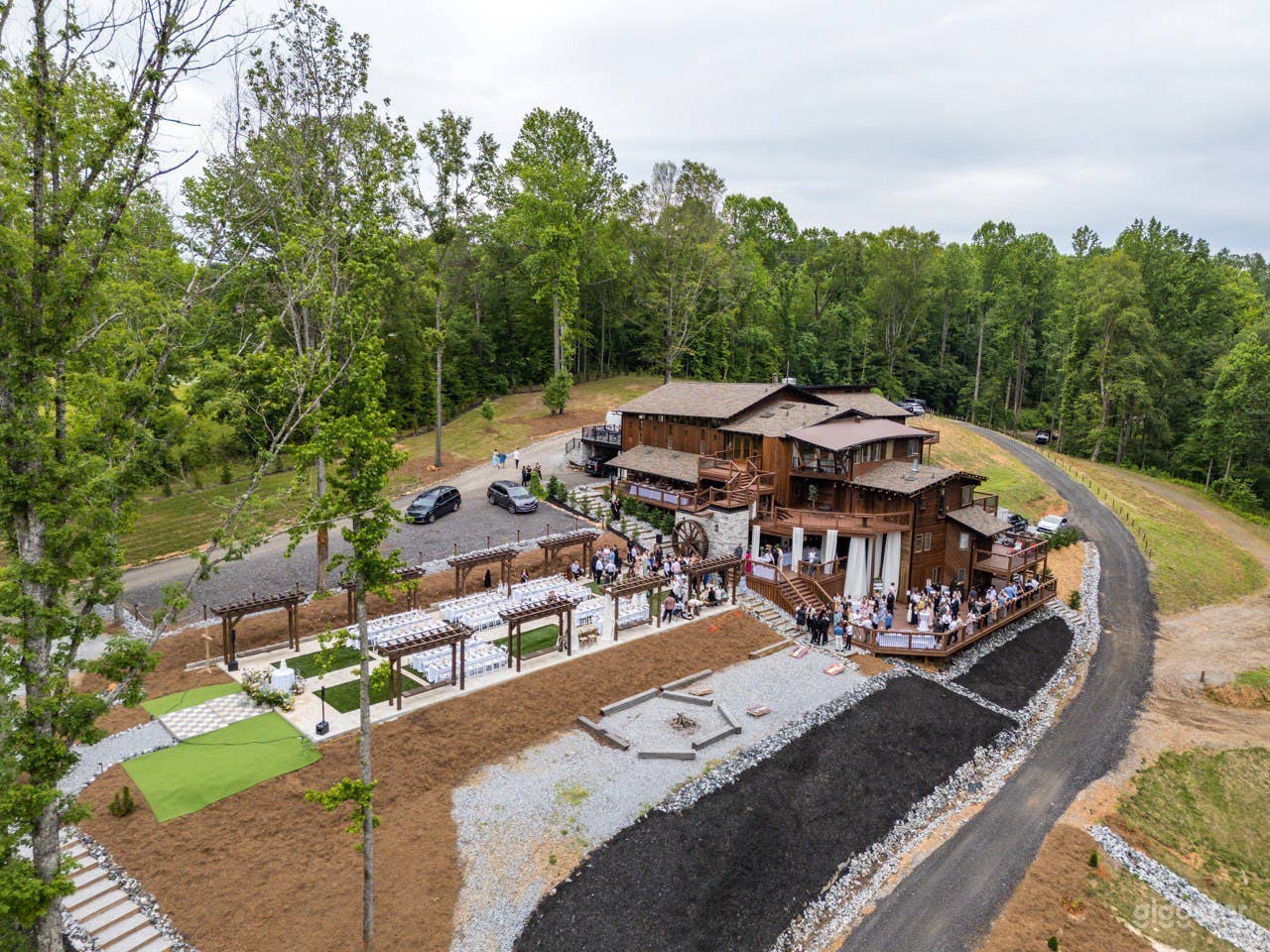 Private Lakeside Wedding & Event Venue in Nature Photo 1