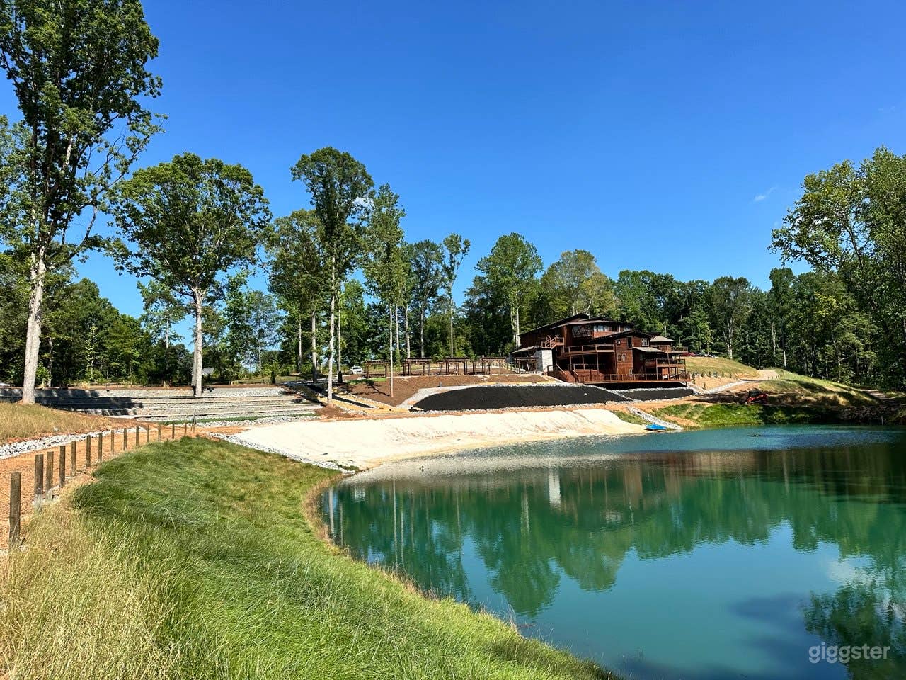 Private Lakeside Wedding & Event Venue in Nature Photo 2