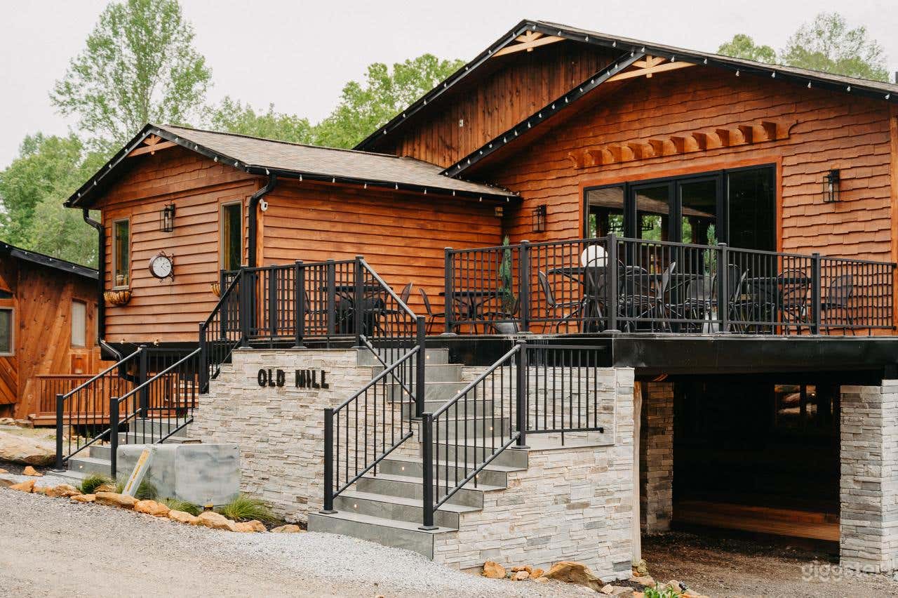 Private Lakeside Wedding & Event Venue in Nature Photo 4