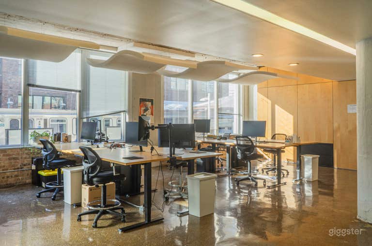  Flexible Hot Desks for Co-Working at One Three 