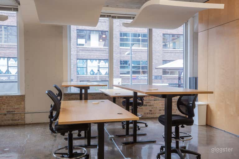  Flexible Hot Desks for Co-Working at One Three 