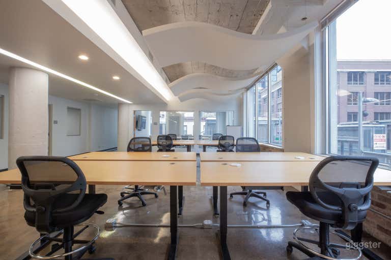  Flexible Hot Desks for Co-Working at One Three 