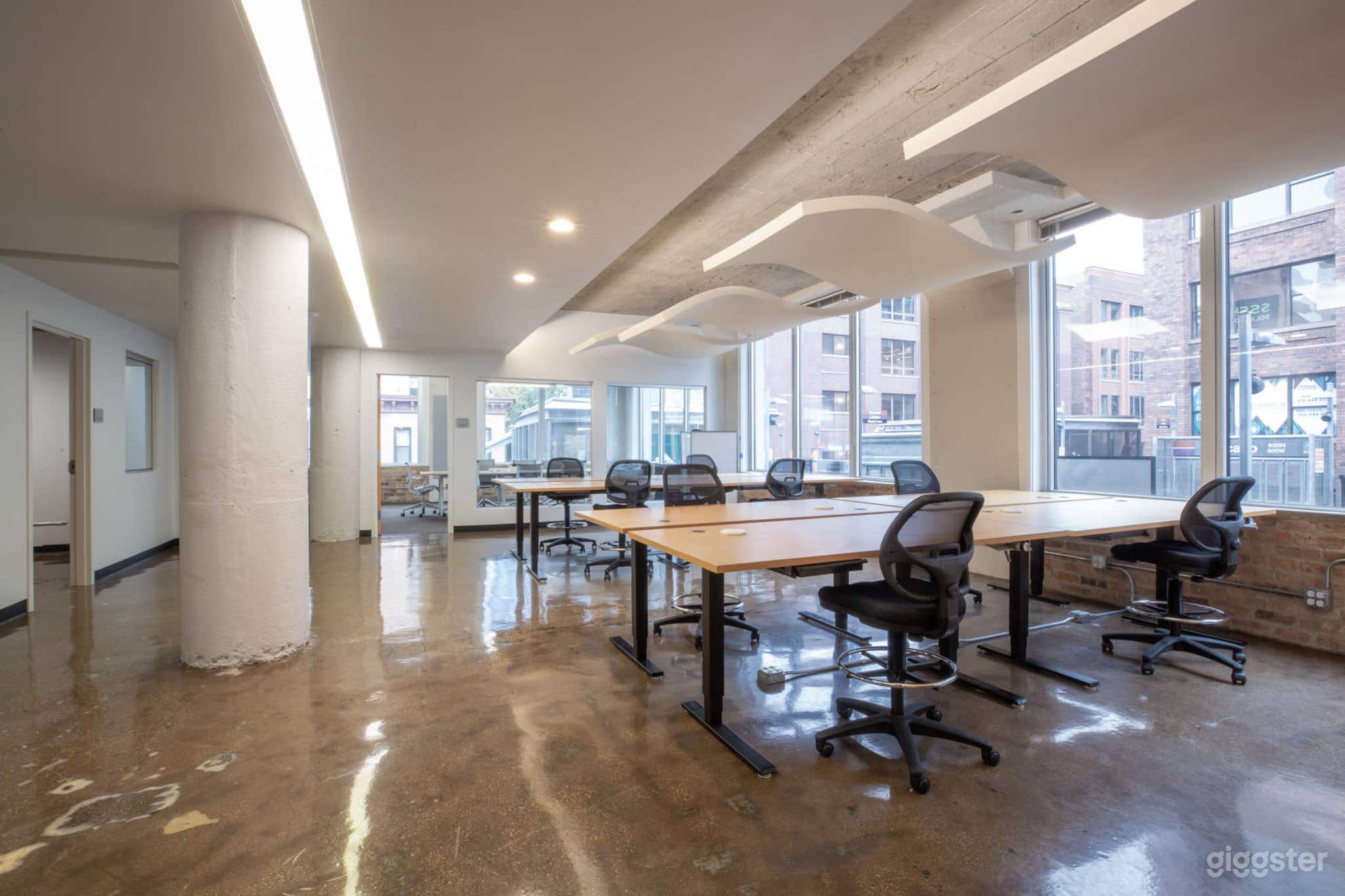 Flexible Hot Desks for Co-Working at One Three Photo 1